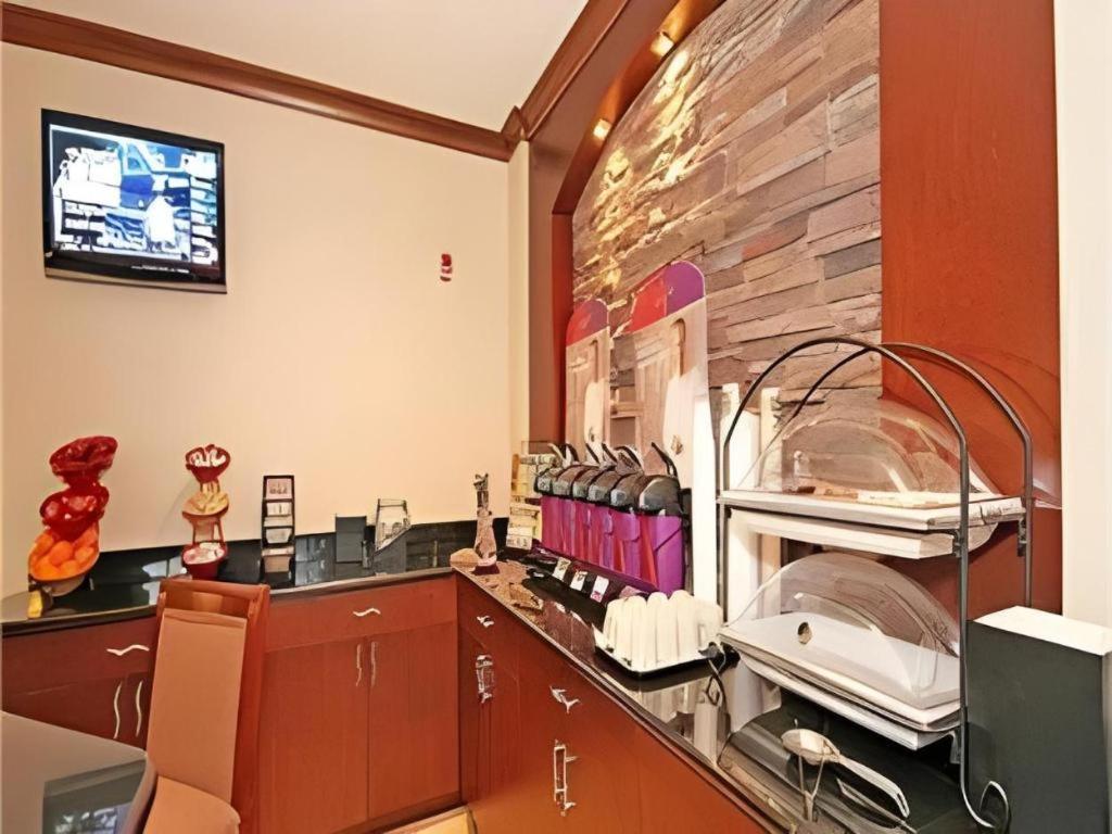 Staybridge Suites Newport News Exterior photo